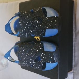 Jordan flare toddler size 9 black white and blue wore a few times comes with box